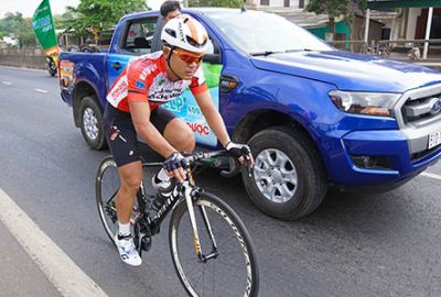 Lê Văn Duẩn không may ở chặng 8 giải xe đạp xuyên Việt